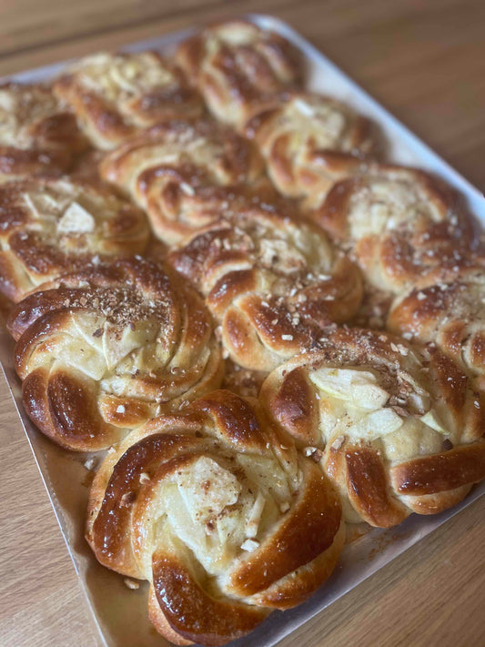 Apple & honey brioche bun