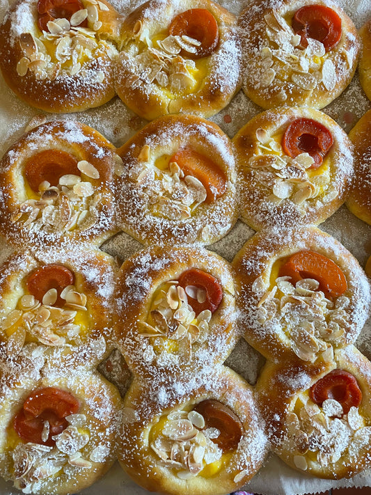 Apricot & custard brioche bun