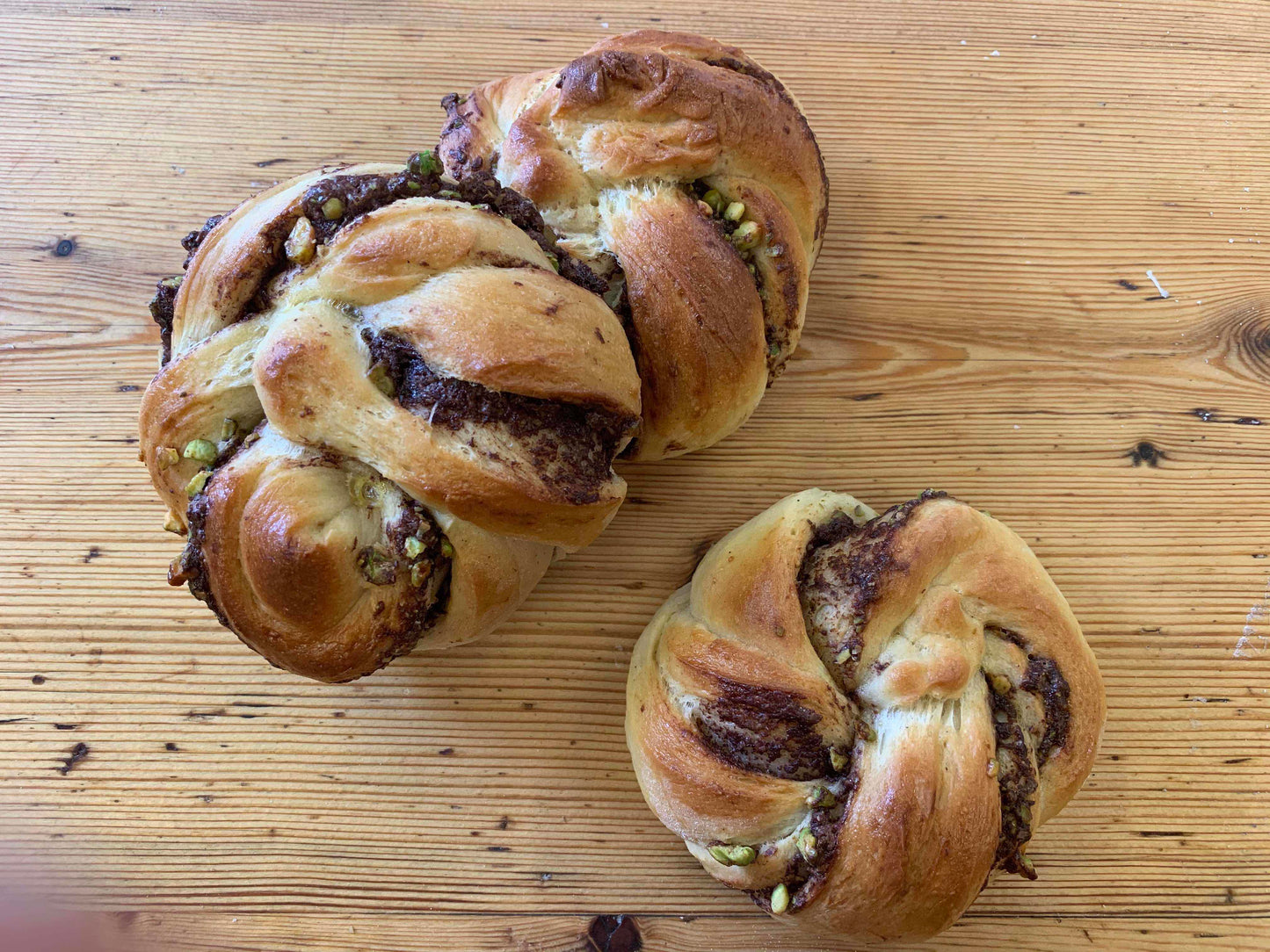 Chocolate & hazelnut knot