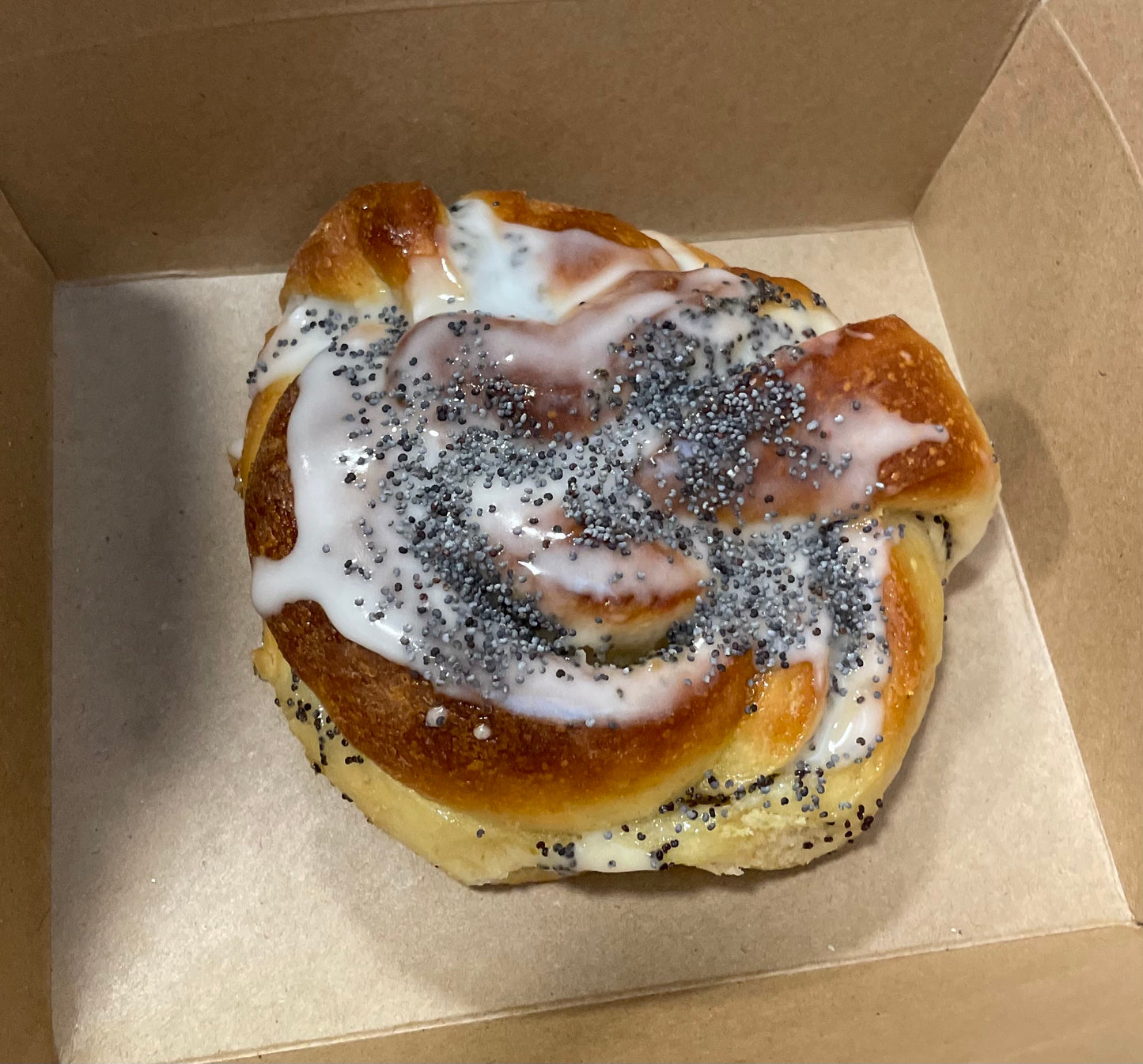 Lemon & poppy seed bun