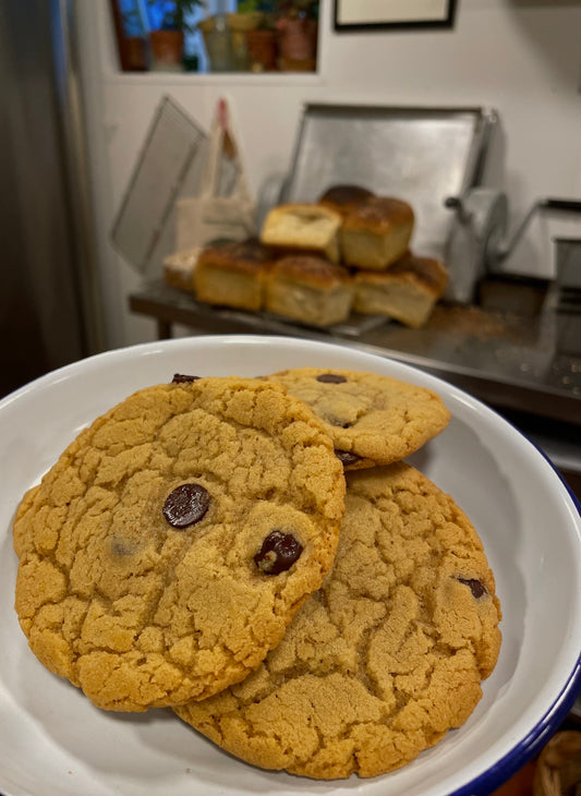 Peanut butter & chocolate chip cookies ( pack of 6)